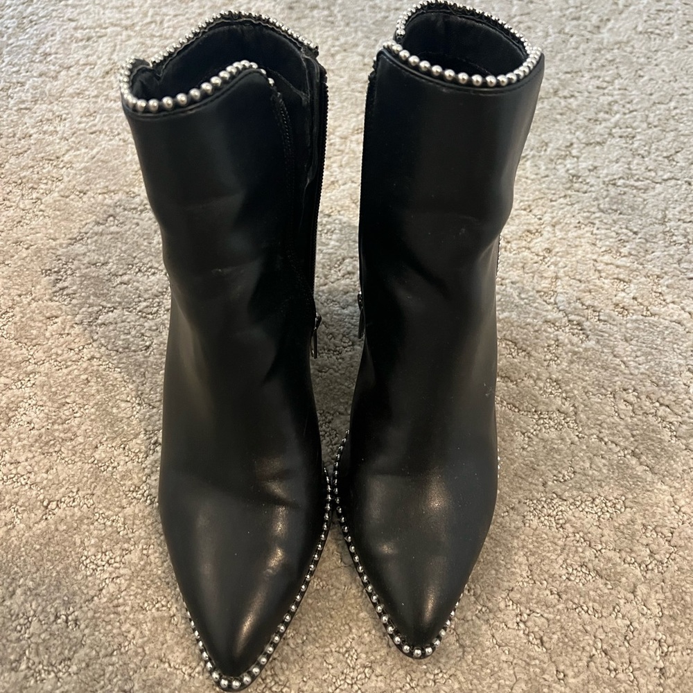Steve Madden Size 9.5 Studded Booties